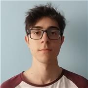 Técnico Superior de desarrollo de Aplicaciones Multiplataforma imparte clases a personas de todas las edades